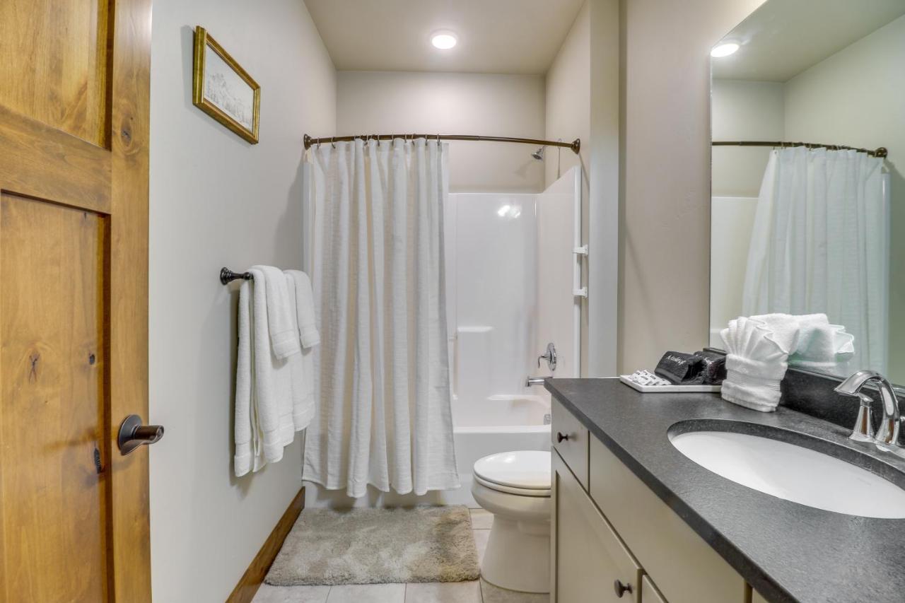 Downtown Columbia Falls Condo 16 Mi To Ski Resort Luaran gambar